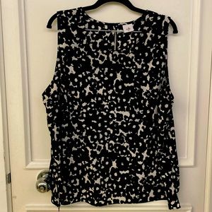 Black and white CAbi XL tank